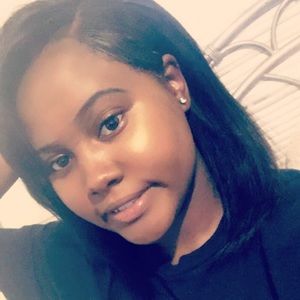 Meet your Posher, Dominique